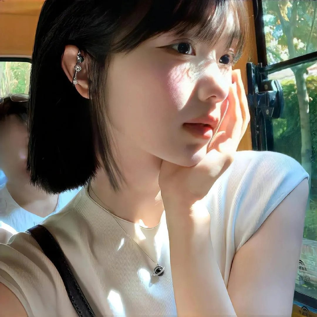 抽象画中的越南少女